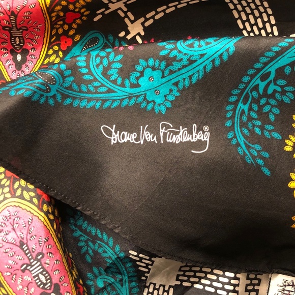 VINTAGE 1980s Diane Von Furstenberg Silk Scarf - Picture 6 of 10